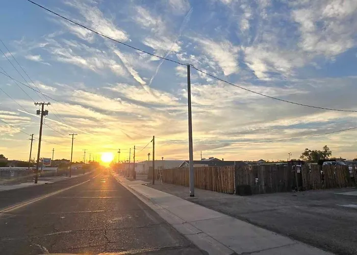 Casa Sunrise, Large Home, Minutes From Airport, Yrmc, Mexico Borders