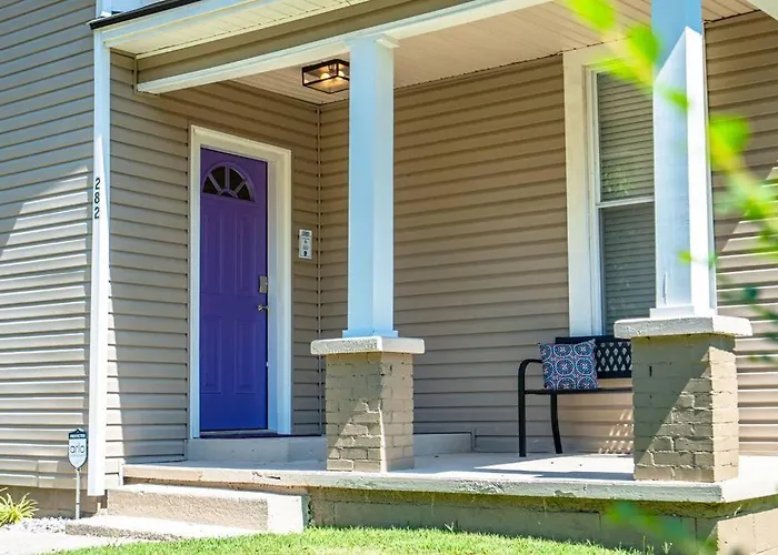 Vineyard Cottage-Pet Friendly & Walk To Oaklawn!