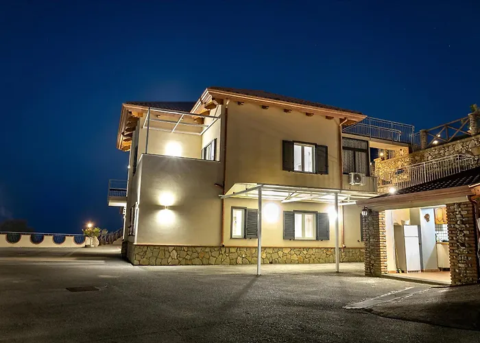 Amore Rentals - Villa Lions Rose