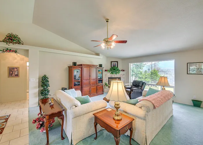 Moyie Springs Home W/ Views, Near Kootenai River!