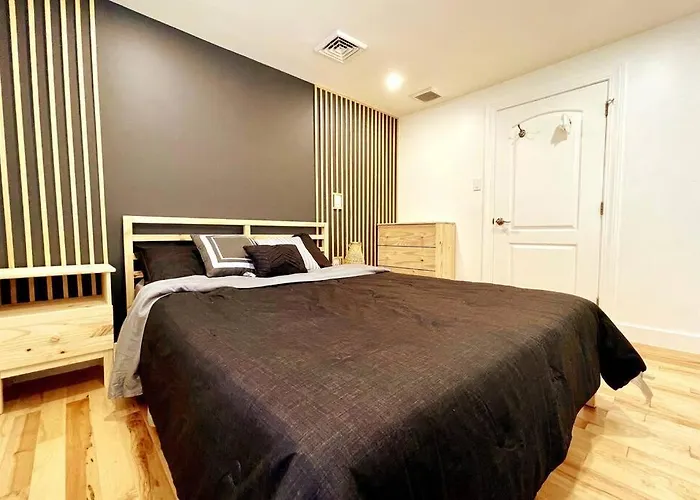 Asian Wood Style 4 Bedroom In Surf City