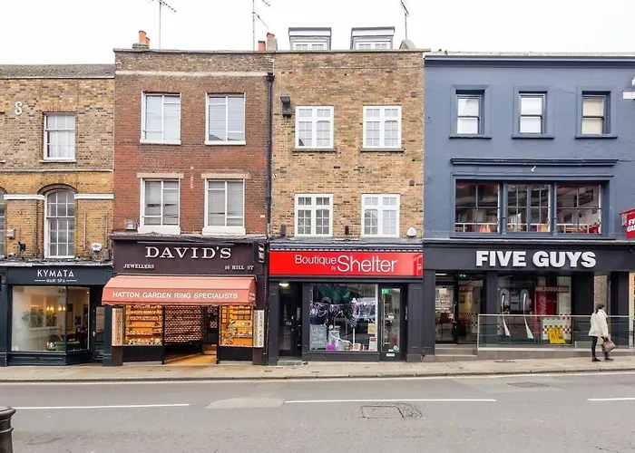 Large Luxury Studio In Heart Of Richmond