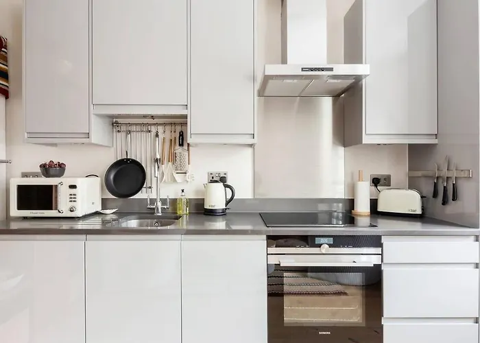 Large Luxury Studio In Heart Of Richmond