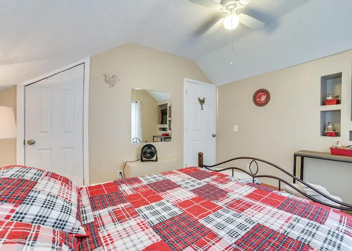 Visit Fife Lake & Traverse Bay! Farmhouse Hideaway