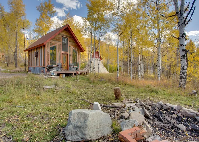 Colorful Cabin W/ Teepee, Fire Pits & Mtn Views!