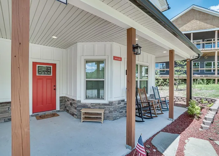 Luxury Helen Retreat | Hot Tub & Game Room