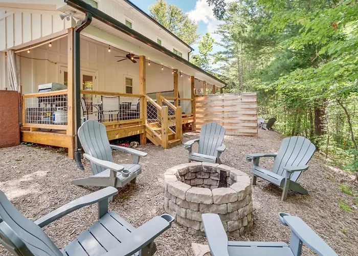 Luxury Helen Retreat | Hot Tub & Game Room