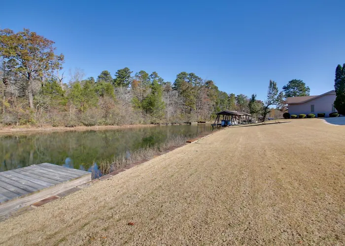 Lake Balboa Access: Home W/ Dock & Yard
