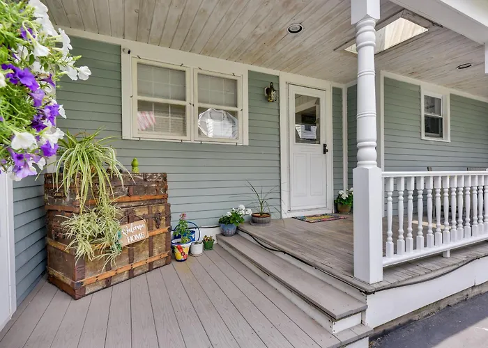 Prime Lakeside Village Location: Apt W/ Kitchen!