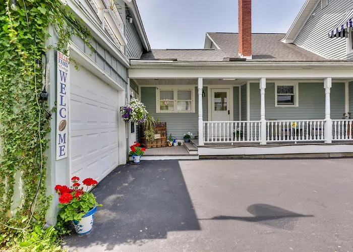 Prime Lakeside Village Location: Apt W/ Kitchen!