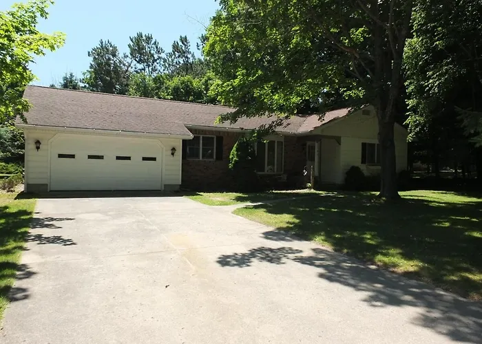 The Maple Cottage - Walk To Beach & Lake Michigan
