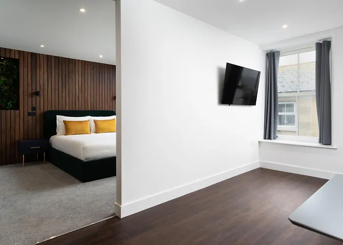 Room 2 Hotel Style Double Bedroom In Marazion