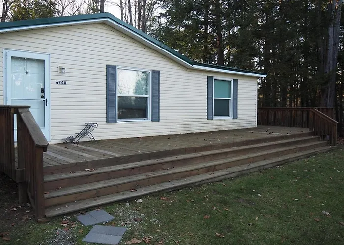 The Green Lake Getaway - Shared Lake Access!