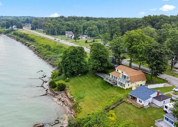 Sunset Haven - Lakeside Retreat In Gotl