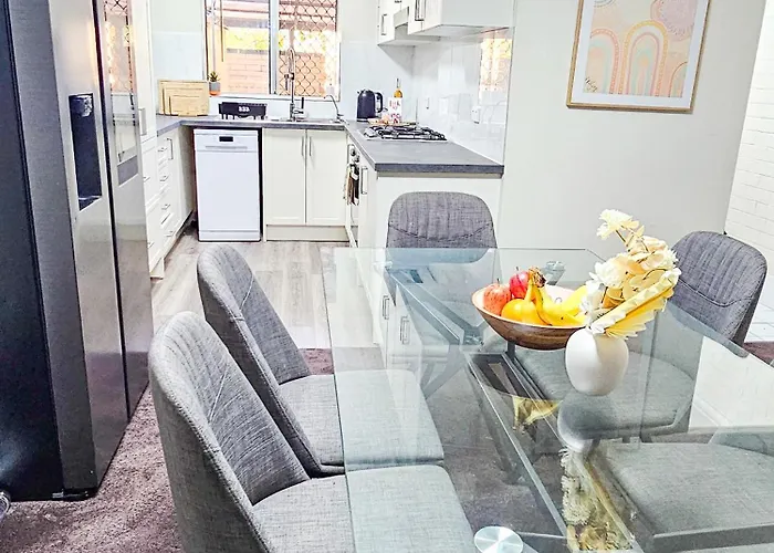 Queen Of The Desert Villa 2 Bedrooms - Sleeps 4 Guests