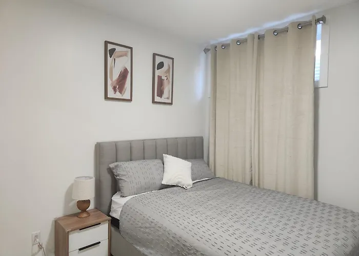 Brand New Deluxe 2 Bedroom Suite With Ac & Den
