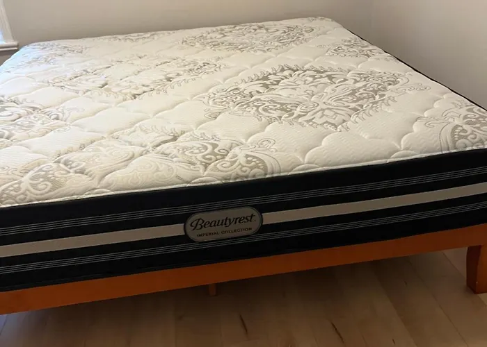 2 Beds Guest Suite To Yourself At Coquitlam Centre Mall