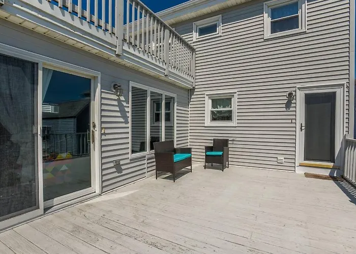 New Cozy Coastal Retreat!
