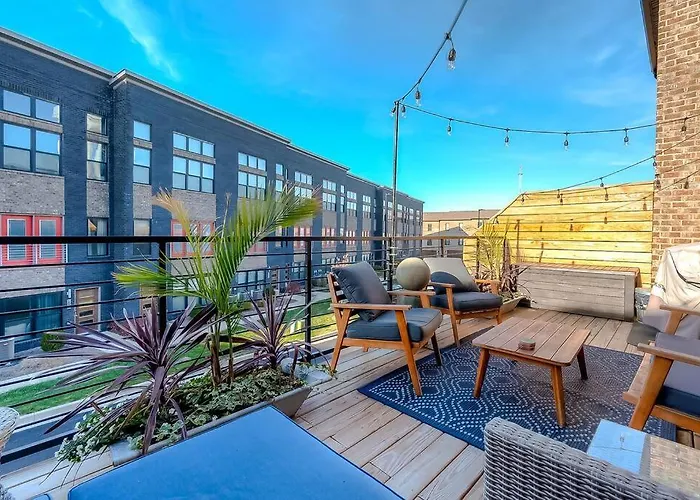 Luxurious 3 Bedroom Distillery District Townhouse