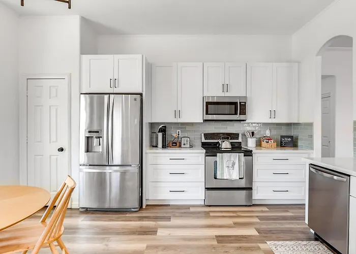 Heated Pool, Furnished Patio! Gilbert Getaway