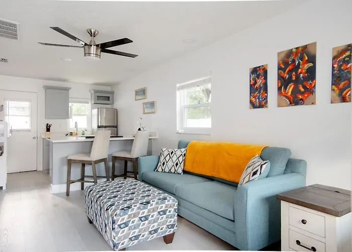 Charming 1-Bedroom Oasis In The Heart Of Downtown