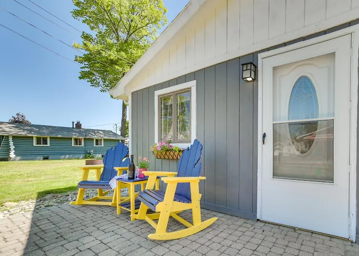 Houghton Lake Cottage W/ Patio: Walk To Waterfront