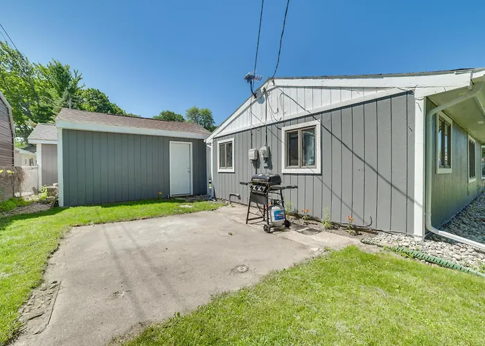 Houghton Lake Cottage W/ Patio: Walk To Waterfront
