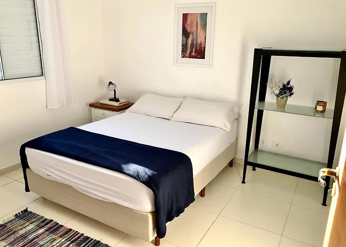 Apartamento Privado - 2 quartos, varanda, sala e cozinha integrada