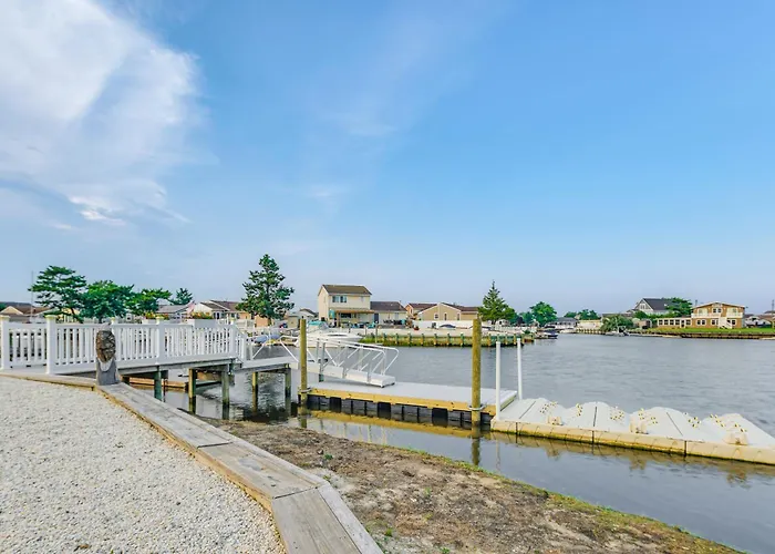 Waterfront Getaway W/ Private Docks, Fire Pit