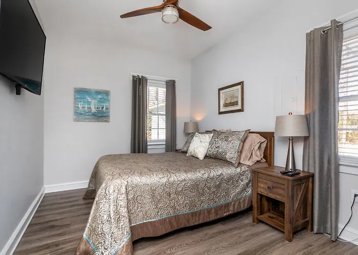 Deltaville 2Br Retreat, Walk To Museum, Boat Parking