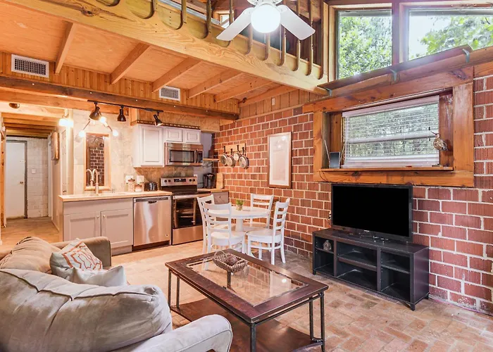 Riverfront Angler'S Cabin In Fairhope W/ Deck!
