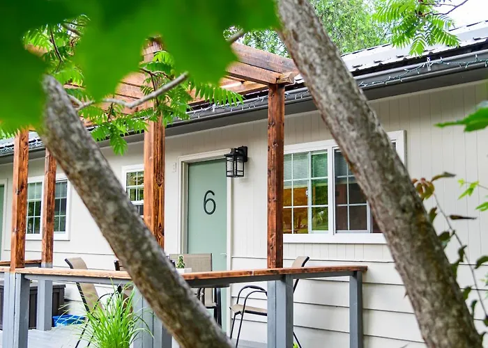 Barefoot Villas And Retreat