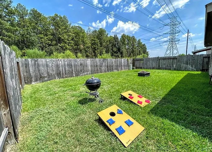 Cozy Getaway Nr Airport Wifi Bbq Yard Pet