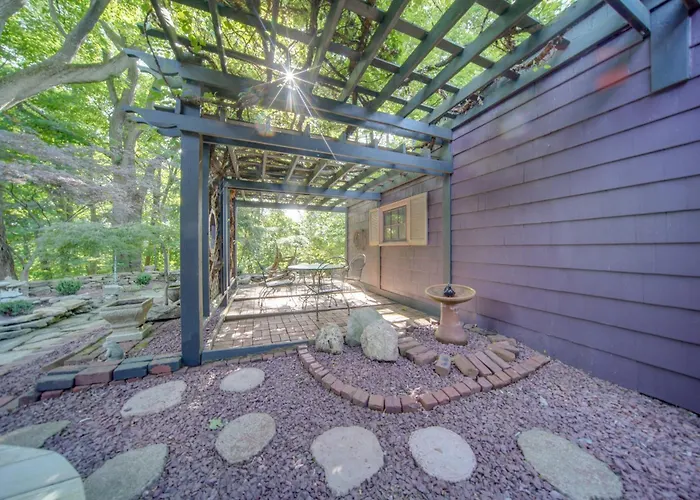 Spacious Jamestown Home Near Nat'L Comedy Center!