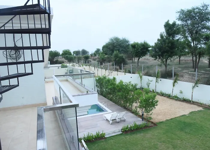 Raj Farms Luxury Villa And Private Pool Near Kukus