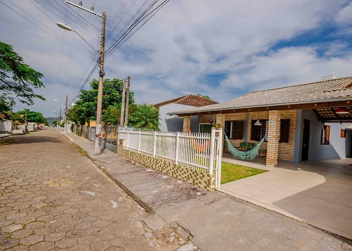 Casa com lareira e a 450 metros da praia QZ7460