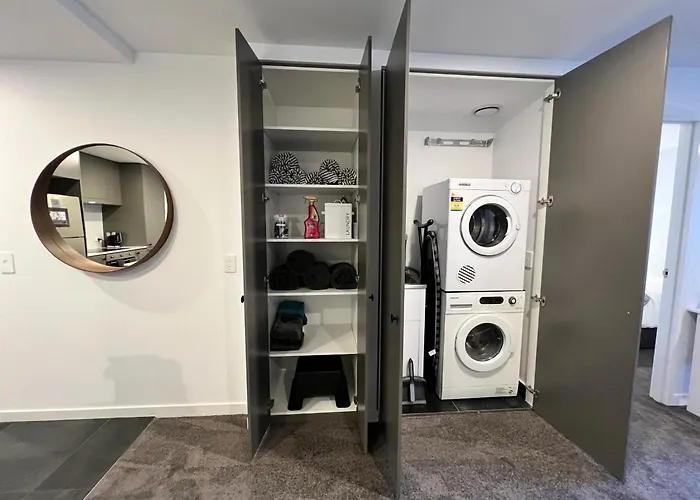 Midnight Luxe 2Br 2Bath 2Car 528 In The Heart Of Braddon Pool Sauna Gym Secure Parking Wifi Wine