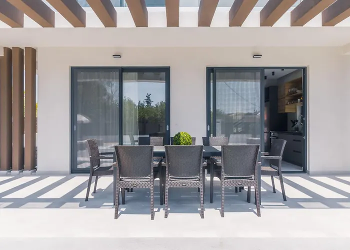 Infinity Holiday Villas - Private Pool, Close To Kalamaki Centre, By Zantewize