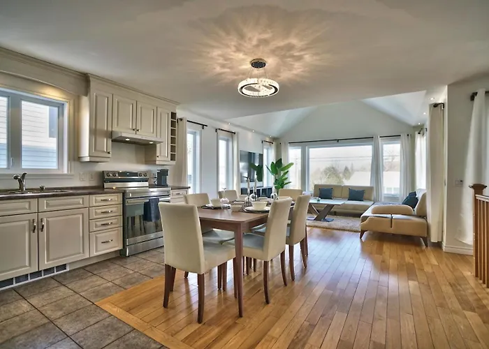 Dynamite 2-Bedroom House, Garage, Sleeps 6