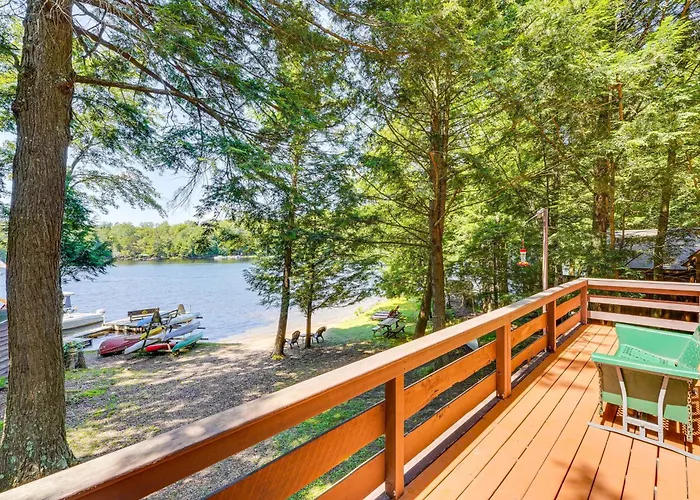 Inlet Lakefront Home: Private Dock & Beach Access!