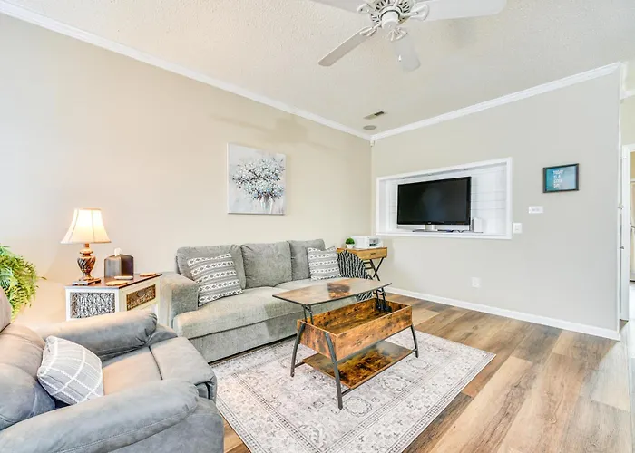 Huntsville Condo W/ Patio Near Redstone Arsenal!