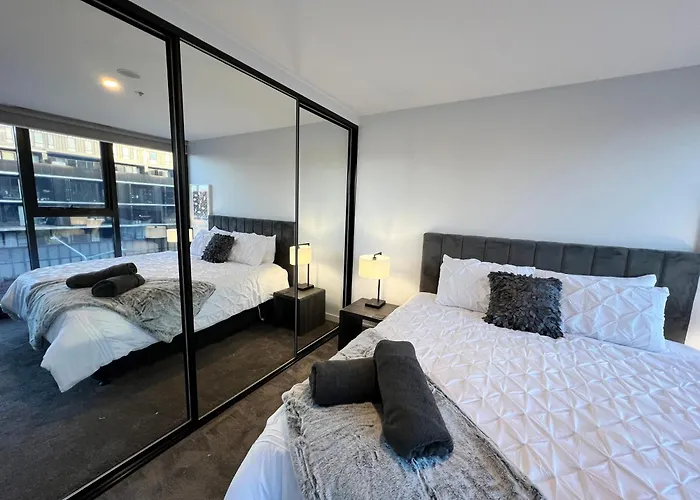 Midnight Luxe 2Br 2Bath 2Car 528 In The Heart Of Braddon Pool Sauna Gym Secure Parking Wifi Wine