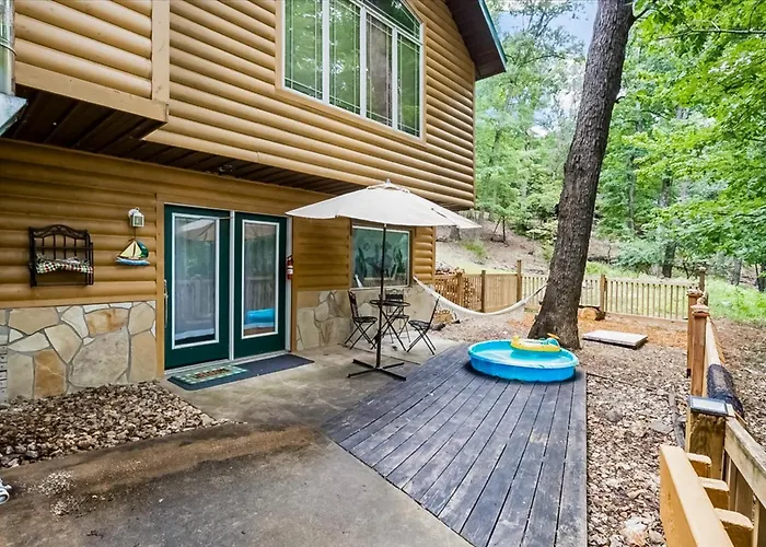 Lake Of The Ozarks Apt 3 Mi To Dtwn Shops & Dining