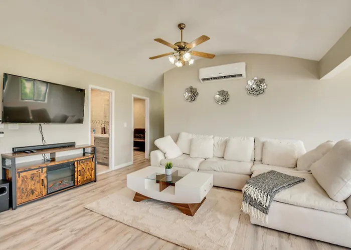 Walk To Harveys Lake! Modern Apt W/ Water Views