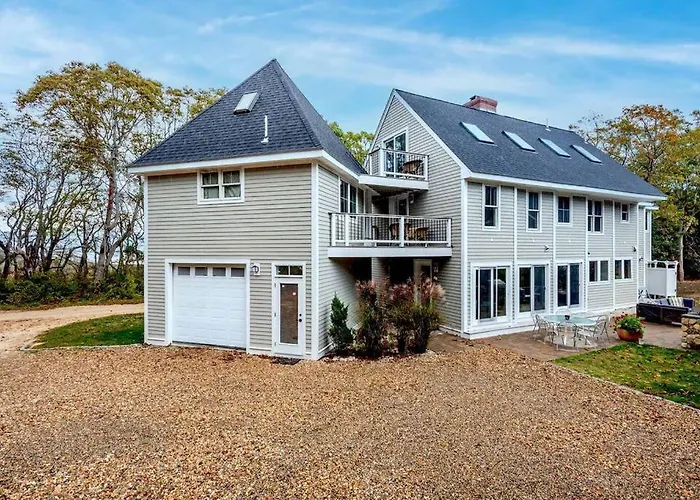 Large Family Home With Carriage House