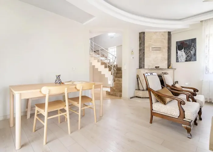 Comfortable Villa With Garden In “Urla Iskele”