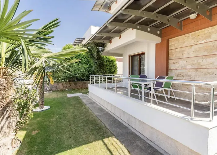 Comfortable Villa With Garden In “Urla Iskele”