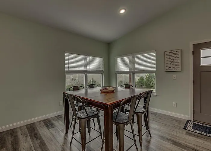 100 Acre Relaxing Retreat Near Ark - The Cottage