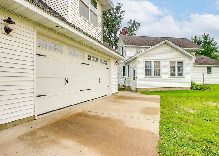 Charming Manchester Retreat W/ Patio & Fireplace!