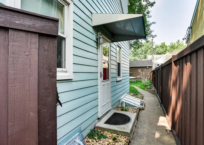 Chic Minneapolis Apt - 6 Blocks To Lake Nokomis!